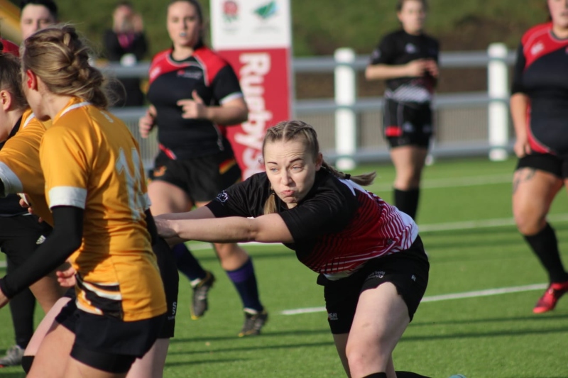 Sam Ashton playing rugby.