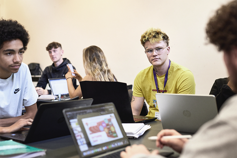 Psychology student working in a group.