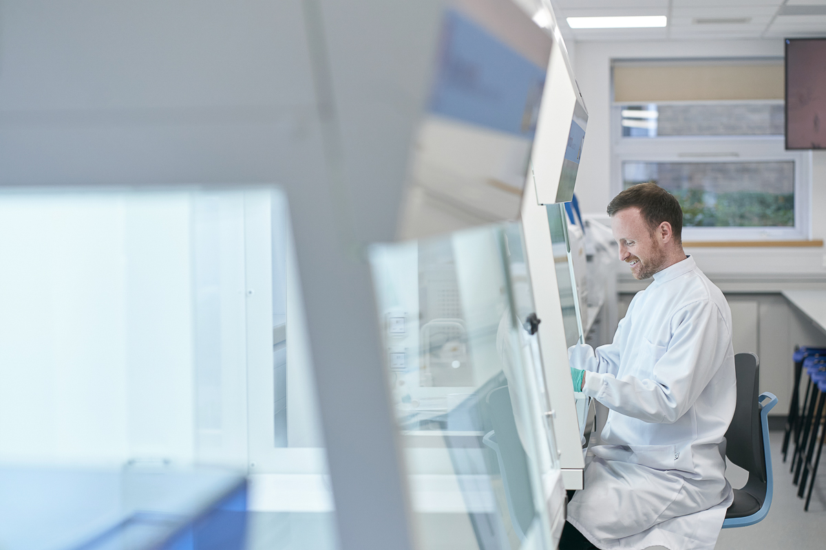 Biomedical student working in laboratory.